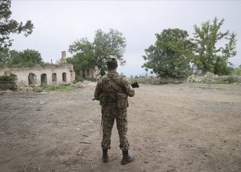 Karabağ Ermeni güçleri silahlarını teslim ediyor