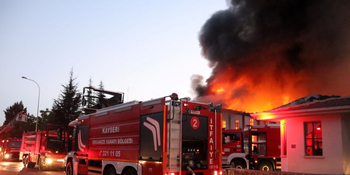 Kayseri’de büyük fabrika yangını