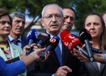 Kılıçdaroğlu’ndan Seyahat Parkı davası tutuklularına ziyaret