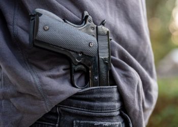 Kız kardeşini öldürdü, eniştesini yaraladı