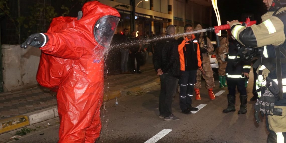 Kocaeli’de kimyasal patlama: Takımlar özel kıyafetlerle müdahale etti