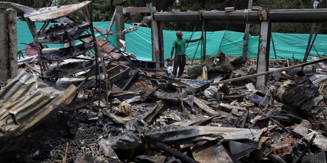 Kolombiya’da polis karakoluna bomba yüklü araçla atak: 1 meyyit, 11 yaralı
