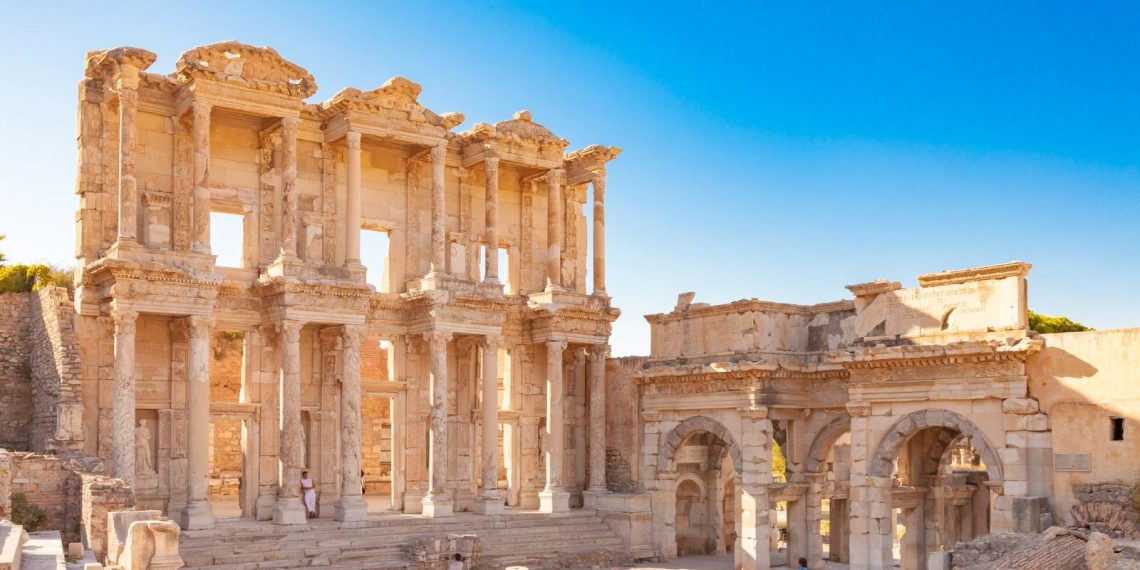 Kültür ve Turizm Bakanı Ersoy “Geleceğe Miras Sonsuz Efes” projesini tanıttı