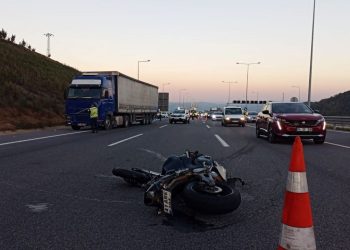 Kuzey Marmara Otoyolu’nda tıra çarpan motosikletin şoförü öldü