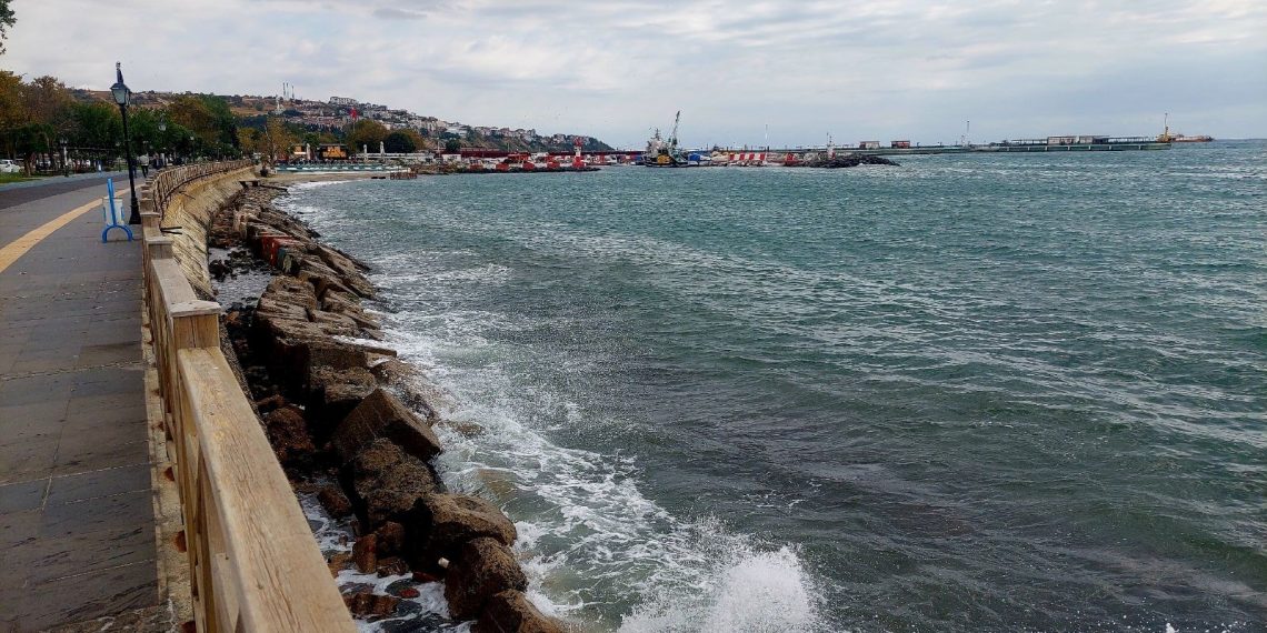 Marmara Denizi ulaşımına poyraz mahzuru (Bazı deniz otobüsü seferleri iptal)