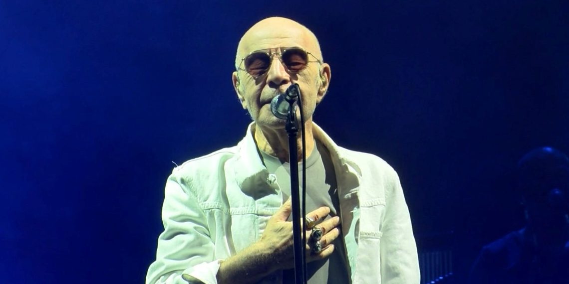 Mazhar Alanson sahnede duygulandı: Özkan’sız ağlarım