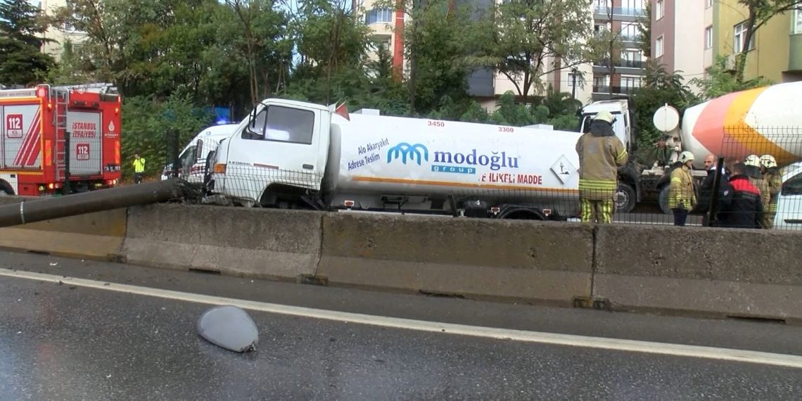 Mazot yüklü tanker ile beton mikseri çarpıştı