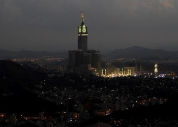 Mekke’deki Kraliyet Saat Kulesi’ne yıldırım düştü