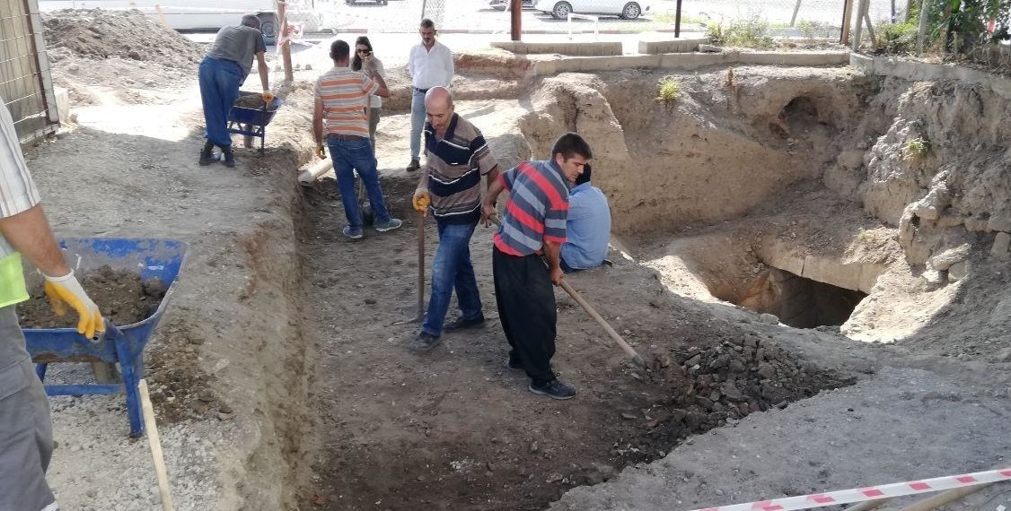 Mersin’de Roma Dönemi’ne ilişkin oda mezar gün yüzüne çıkarılıyor