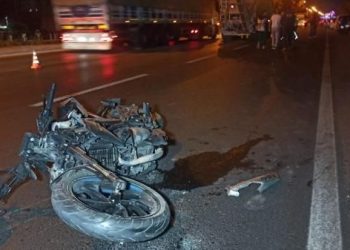 Motosiklet, beton mikserine çarptı: 1 meyyit, 1 yaralı