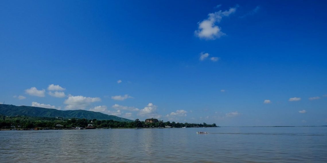 Myanmar’ın kuzeybatısında tekne battı: 12 kişi kayboldu