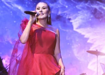 Nilüfer corona virüs nedeniyle konserini erteledi