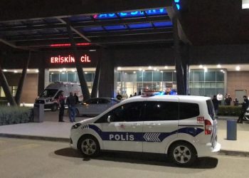 “Niye yan baktın” dedi, acil servis önünde bacağından vurdu