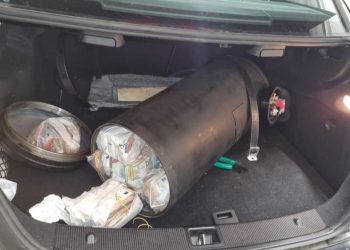 Oto gaz silindir tüpünde 522 bin euro ele geçirildi