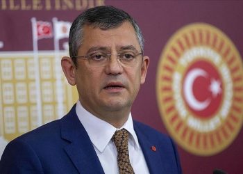 Özgür Özel kimdir? CHP Genel Lider adayı Özgür Özel kaç yaşında, hangi vazifelerde bulundu?