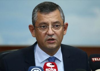 Özgür Özel’den Genel Merkez’e “kongre” suçlaması