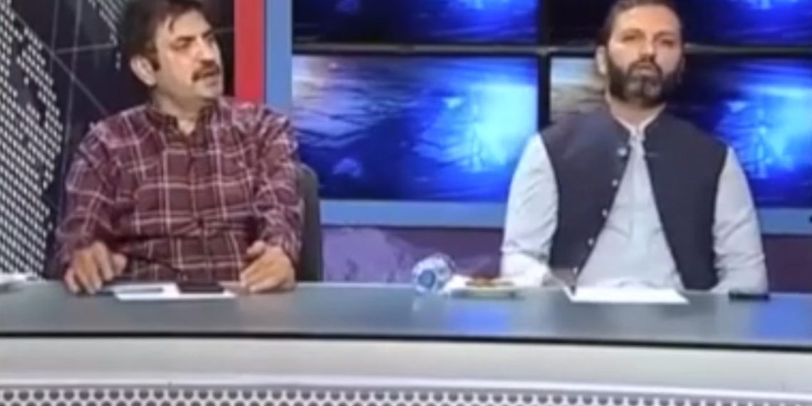 Pakistan’da canlı yayında hengame: Senatör ile avukat birbirine girdi