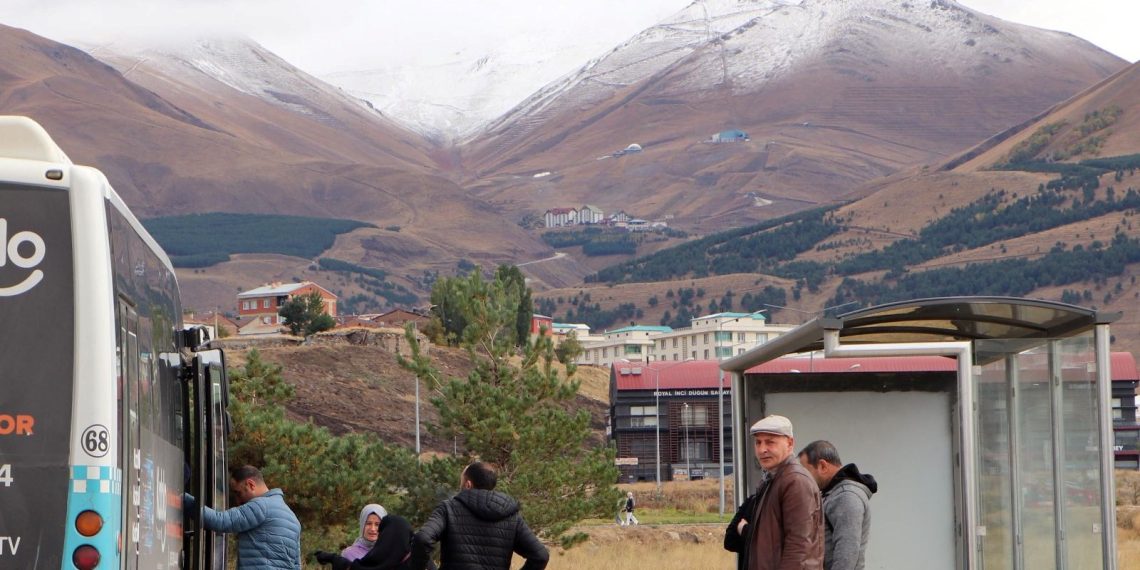 Palandöken’e mevsimin birinci karı düştü
