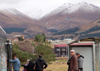 Palandöken’e mevsimin birinci karı düştü