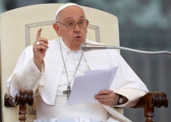 Papa Franciscus : “Akdeniz koca bir mezarlığa dönüştü”