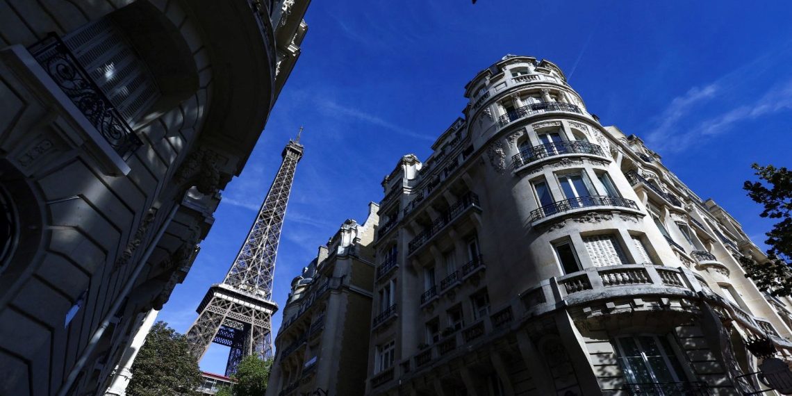 Paris’te Eyfel Kulesi yakınında yangın çıktı