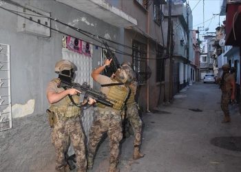 PKK/YPG’nin uyuyan hücrelerine operasyon: 18 vilayette 90 gözaltı