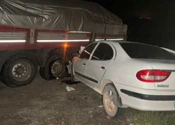 Polis memuru ve eşinin acı sonu: TIR’ın dorsesine çarptılar