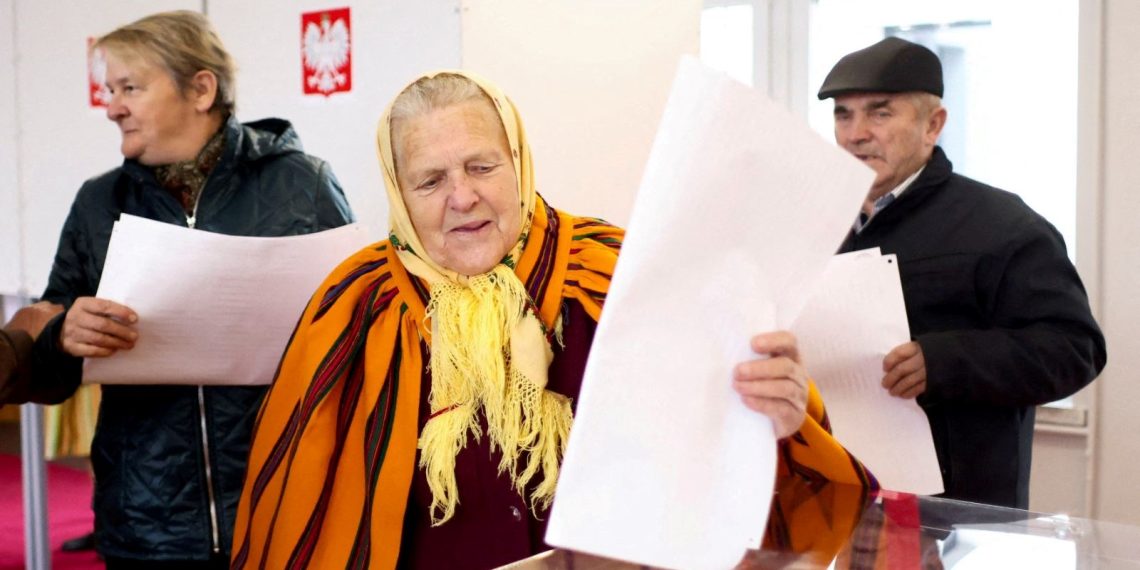 Polonya’da halk sandık başına gitti: İktidardaki parti çoğunluğu sağlayamadı