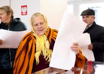 Polonya’da halk sandık başına gitti: İktidardaki parti çoğunluğu sağlayamadı