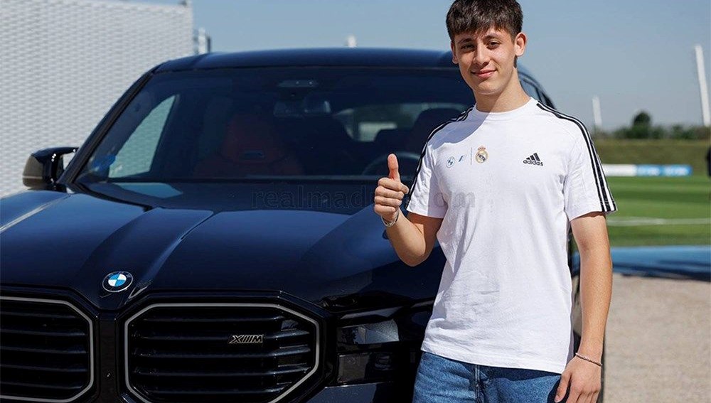 Real Madrid’dan futbolculara ikram: Arda Güler arabasını aldı
