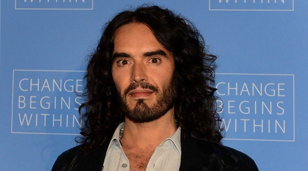 Russell Brand hakkındaki skandal tezler sonrası iki işinden istifa etti