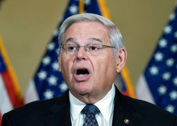 “Rüşvet almakla” suçlanıyordu: ABD Senatosu Dış Alakalar Komitesi Başkanlığı’ndan ayrıldı