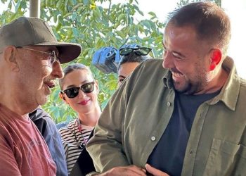 Şener Şen’den Cet Demirer’li “Bir İhtimal Daha Var” setine ziyaret