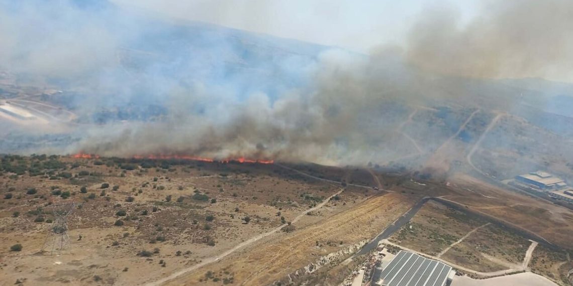 Sivas’ta otluk ve ağaçlık alanda yangın