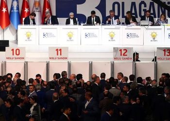 Siyasette kongre mevsimi | AK Parti Ekim’de, CHP Kasım’da kongreye gidecek