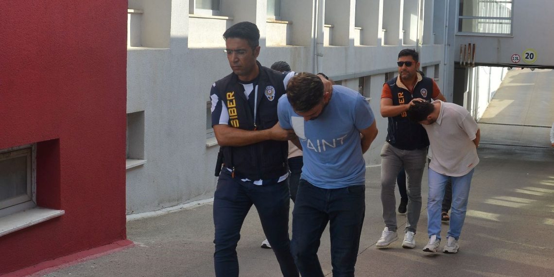 SMS’li ve linkli tuzak: Cep telefonlarına uzaktan bağlanıp, hesapları boşalttılar