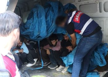 Sonda 5 Rus kaçak yakalandı, 3’ü kamu vazifelisi 8 kişi gözaltına alındı