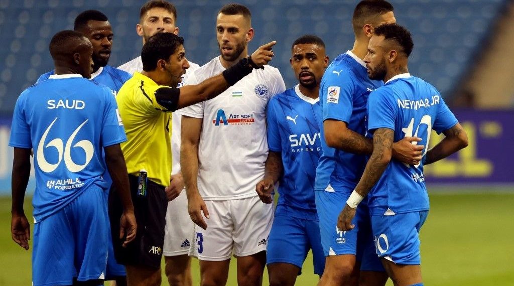 Suudi Arabistan futbolunda yeni tartışma: Premier Lig’den hakem transferi