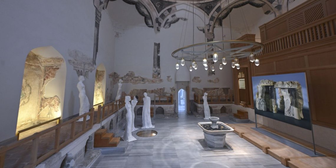 Tarihi Zeyrek Çinili Hamam son sefer sanatseverleri ağırlıyor