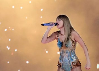 Taylor Swift’in turne filmi ön bilet satışlarında rekor kırdı
