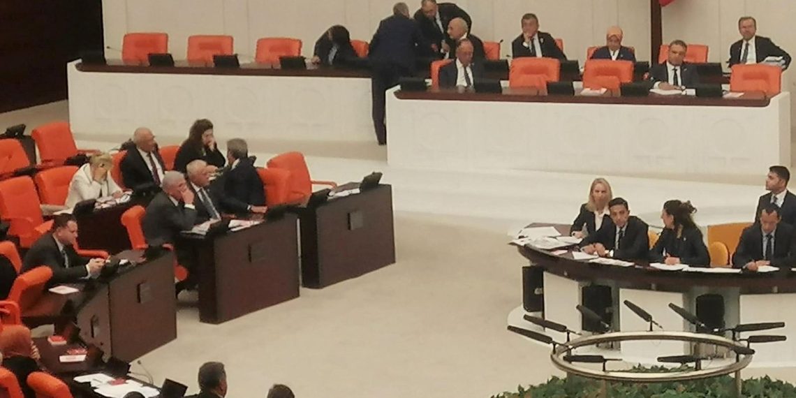 TBMM Genel Heyeti’nde yer tartışması