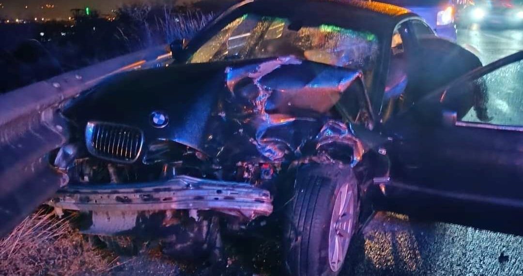 TIR’dan kopan lastik zincirleme trafik kazasına neden oldu