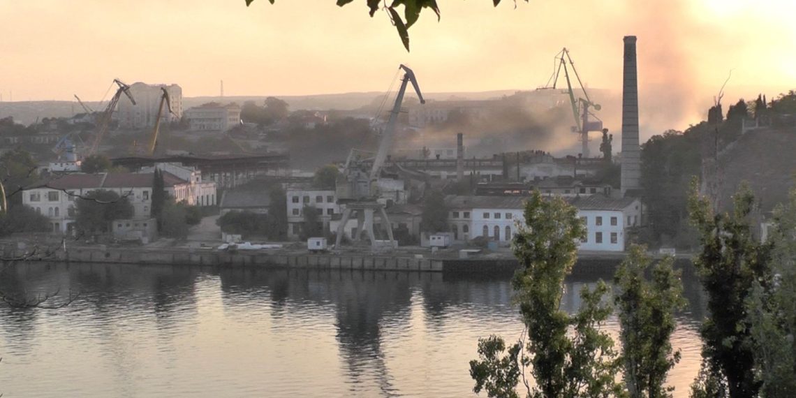 Ukrayna: Özel kuvvetlerimiz Kırım Yarımadası’na çıkarma yaptı ve Rus askerlerini ateş altına aldı