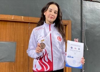 Ulusal eskrimci Zehra Irmak Cihan, Gürcistan’da bronz madalya kazandı