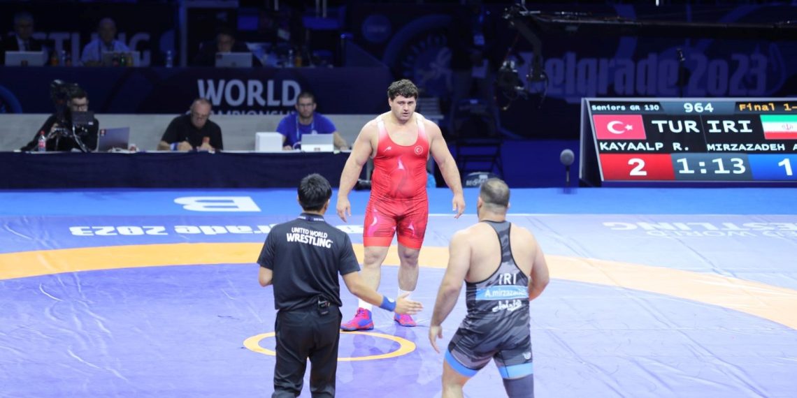 Ulusal güreşçi İstek Kayaalp gümüş madalya kazandı