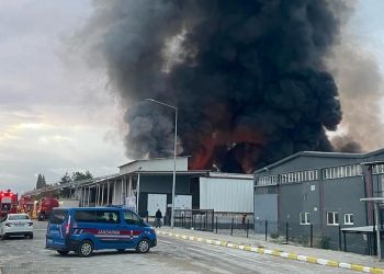 Uşak’ta dokuma fabrikasında yangın
