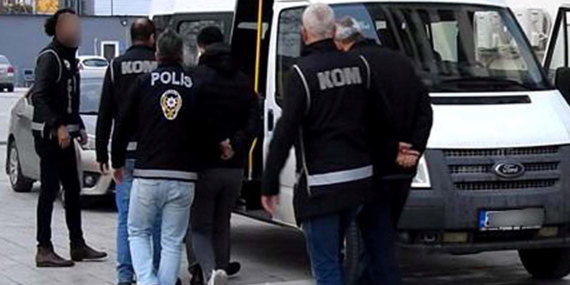 Uydurma kimliklerle bankalardan kredi dolandırıcılığı