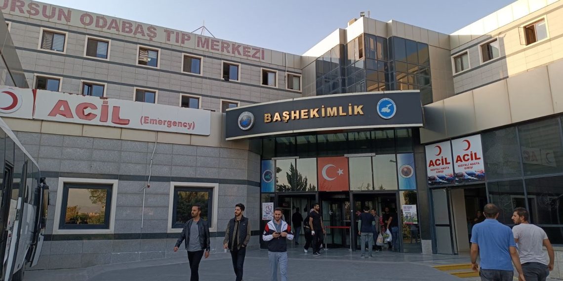 Van’da hasta yakınlarının saldırısına uğrayan hekim ağır bakımda