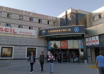 Van’da hasta yakınlarının saldırısına uğrayan hekim ağır bakımda