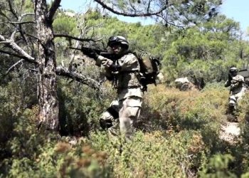 Yakalanacaklarını anlayan 2 terörist teslim oldu